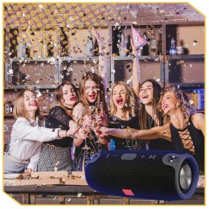 MOCNY-GLOSNIK-MOBILNY-BEZPRZEWODOWY-BLUETOOTH-Z-RADIO-BASS-PASKIEM-NA-RAMIE-Funkcje-funkcja-powerbanku-odbieranie-polaczen-odpornosc-na-zachlapanie-odtwarzanie-plikow-audio-radio-FM-tryb-glosnomowiacy-wbudowany-mik.jpg